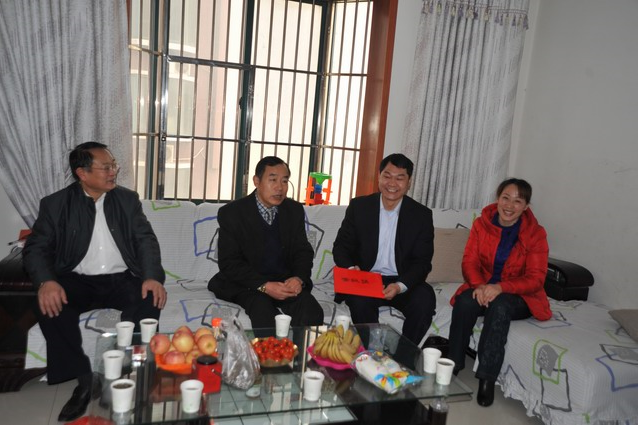 乔志猛走访慰问十八大代表、全国劳模潘兴喜