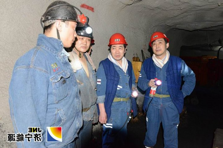 虢洪增到霄云煤矿检查指导工作，指出要守住两条线、突出做好两项重点工作