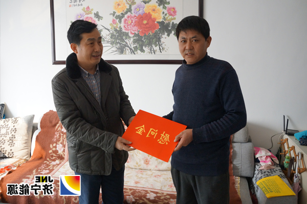 虢洪增慰问义桥煤矿困难职工