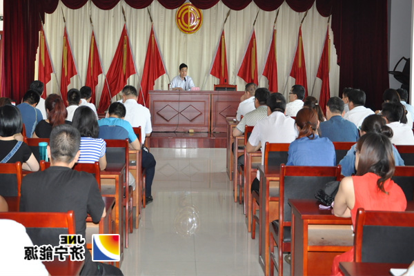 虢洪增在花园煤矿生产党支部上党课时强调：共产党员在企业创新发展中要发挥先锋模范作用