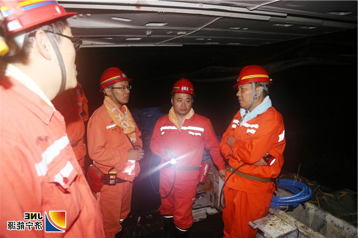 1563255030109860.jpg 3济宁市政府副秘书长马树华到朱家峁煤矿调研慰问2.jpg