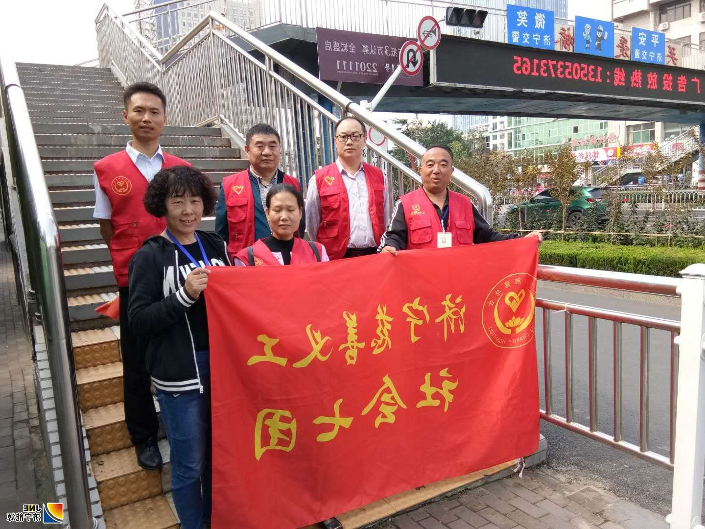 义桥煤矿运转工区党支部书记景西照参加义工活动2.jpg