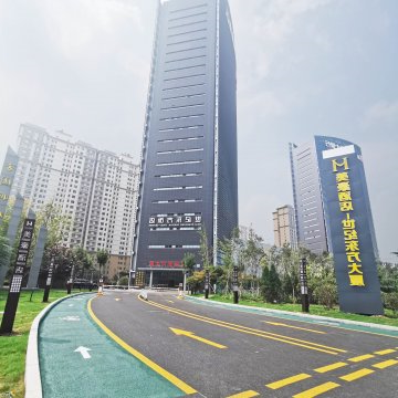 “白加黑”道路升级改造、助力世纪东方大厦提形象