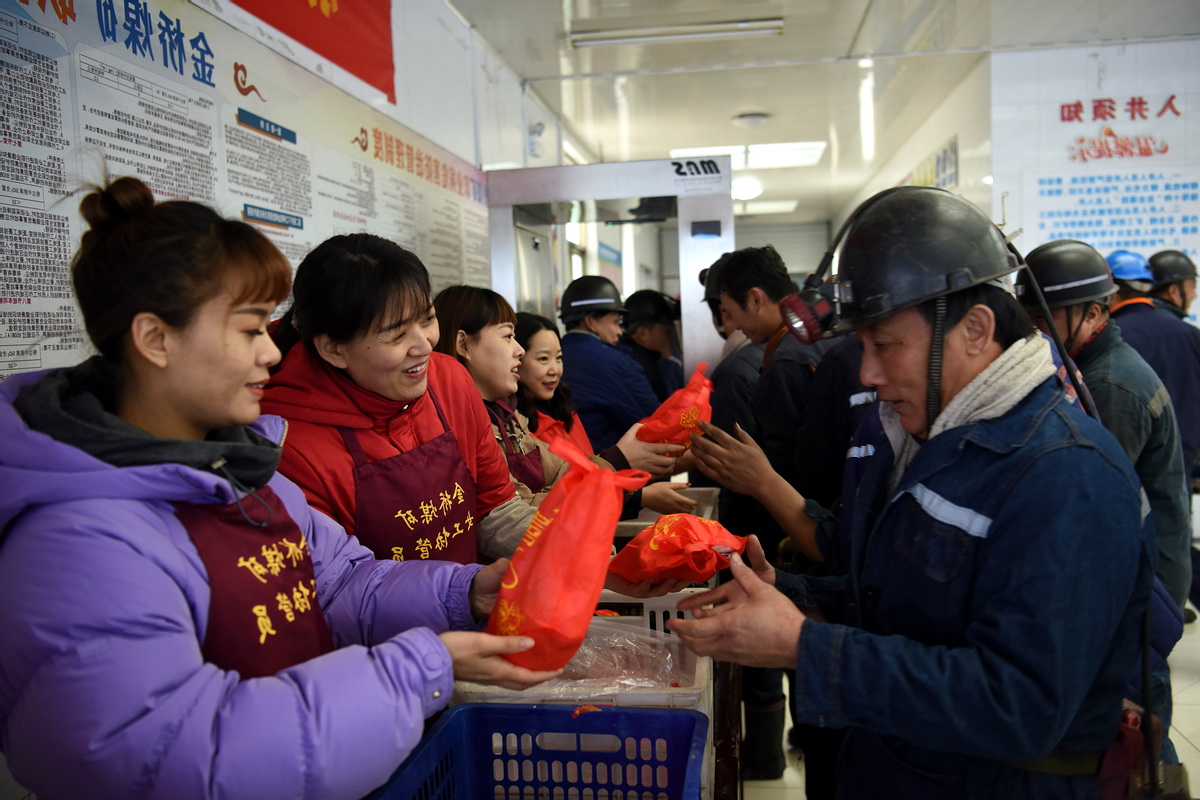 2021年1月2日，“新的一年 幸福平安”金桥煤矿举行井口送安全祝福活动（王海峰 摄）2.jpg