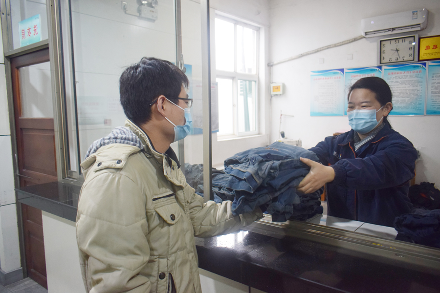 2021年1月15日，运河煤矿职工许智慧被授予“巾帼岗位明星”称号(单贝） (1).jpg