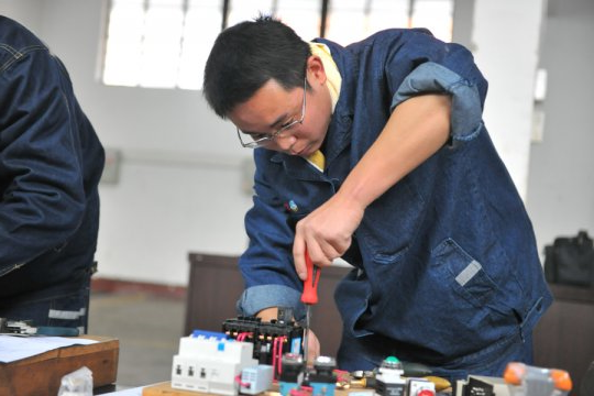 运河煤矿合理化建议获市总工会“金点子”二等奖