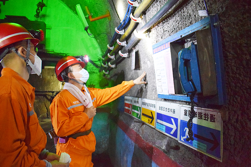 2021.5.21金桥煤矿：市能源局智能化调研组到金桥煤矿调研（张绍光摄） (10) (1).jpg