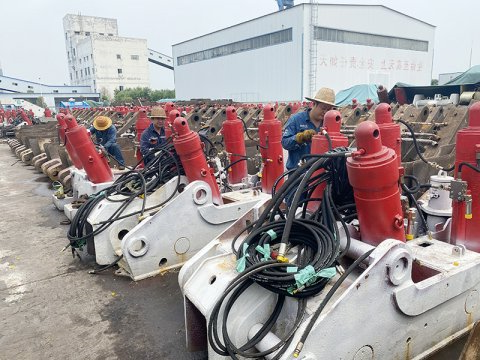 霄云煤矿：自主维修液压支架节约费用30万元