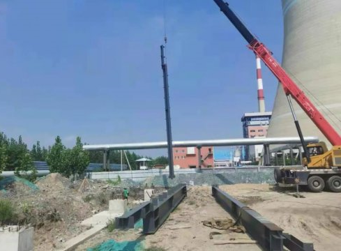 重点项目攻坚丨阳城煤电加气混凝土板材项目厂房钢结构开始吊装
