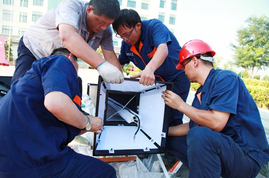 我为职工办实事丨民生热能自主完成路灯升级改造