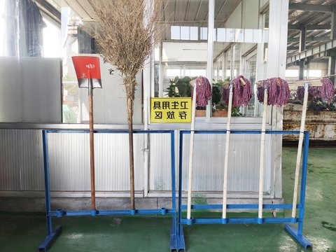 学标准·对标准·落实标准丨安居煤矿：机修厂自制卫生洁具置物架获点赞