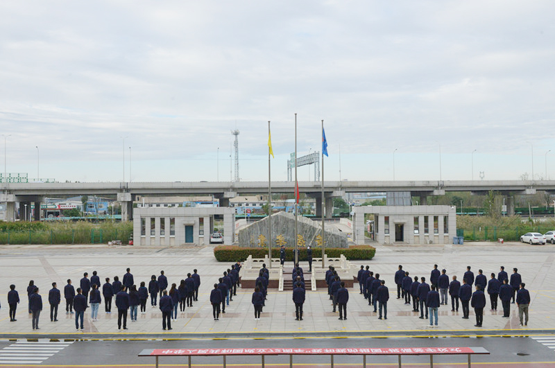 安居煤矿举行“学党史  庆国庆 促发展”升旗仪式_副本.jpg