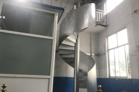 金桥煤矿：旋转楼梯巧妙设计保安全