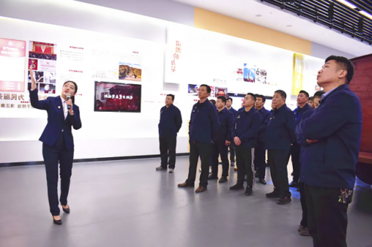 金桥煤矿组织开展“寻先辈足迹 忆入党初心”主题党日活动