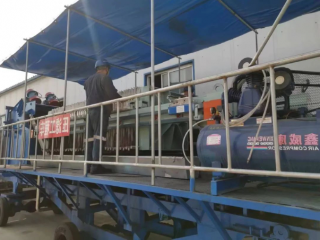 移动压滤机在梁山港首次投入使用