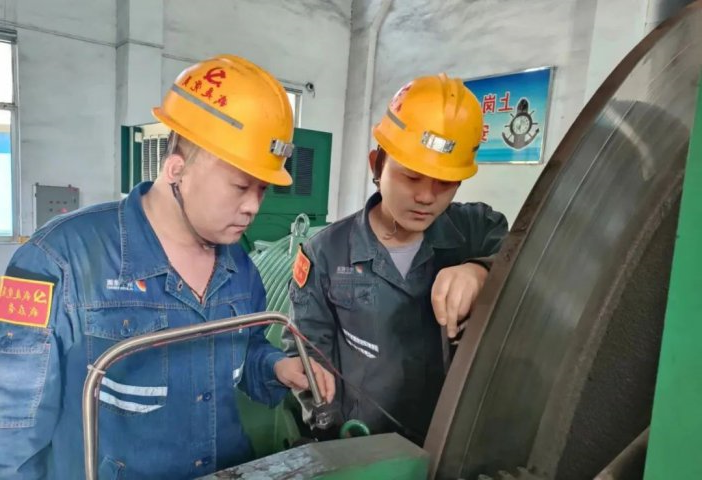 金桥煤矿党建引领区队治理，筑起企业高质量发展“安全堡垒”