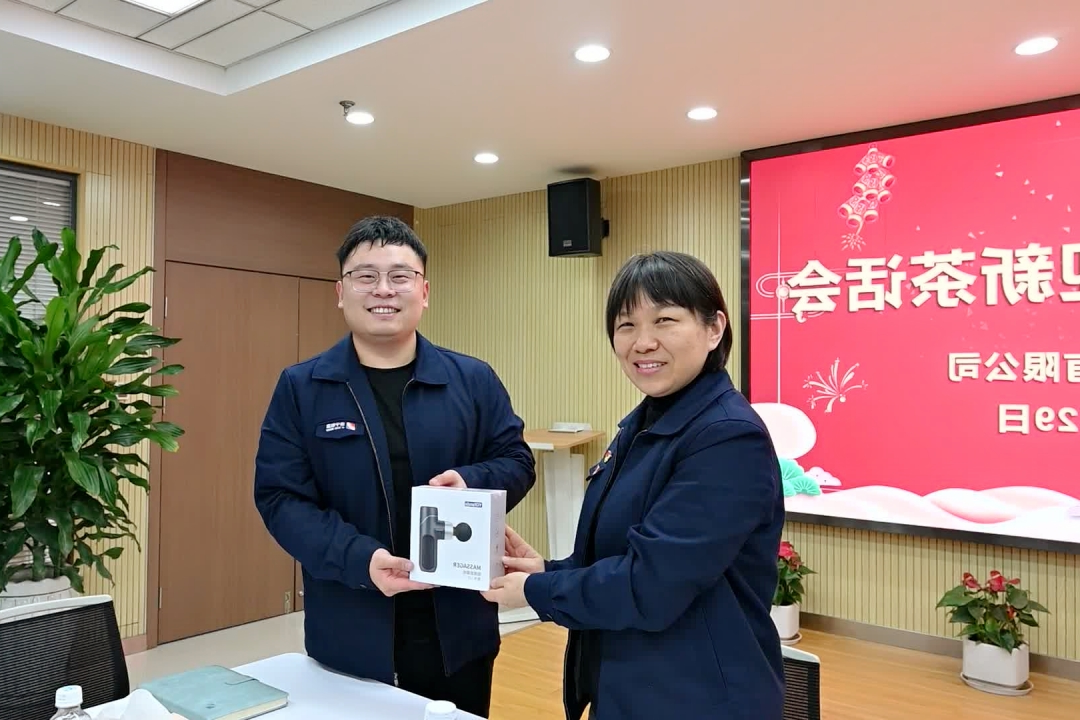 1703928592814548.jpg 刘总颁奖给立鑫-网站.jpg