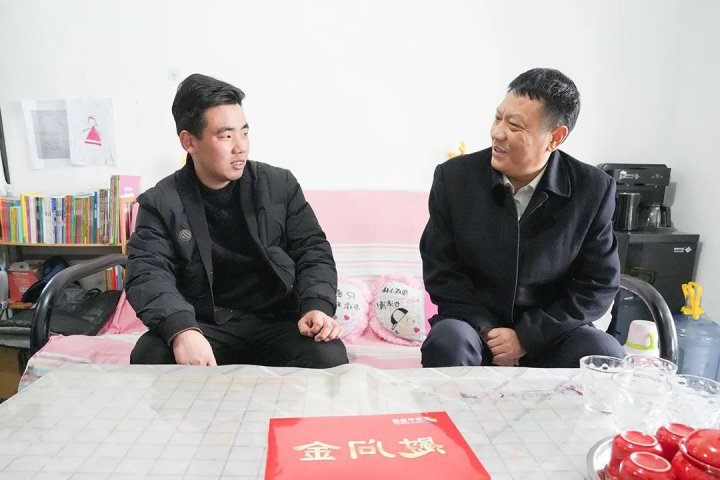 张广宇带队走访慰问困难党员和困难职工