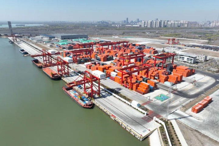 龙拱港全员皆商，共筑内河航运新传奇